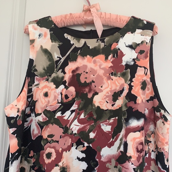 Floral Printed Shift Dress - Picture 7 of 13